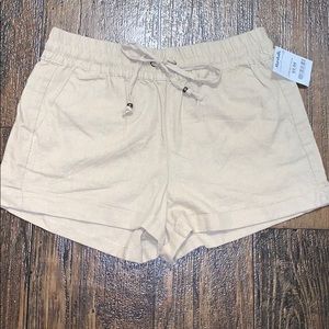 Mid-rise khaki colored linen shorts